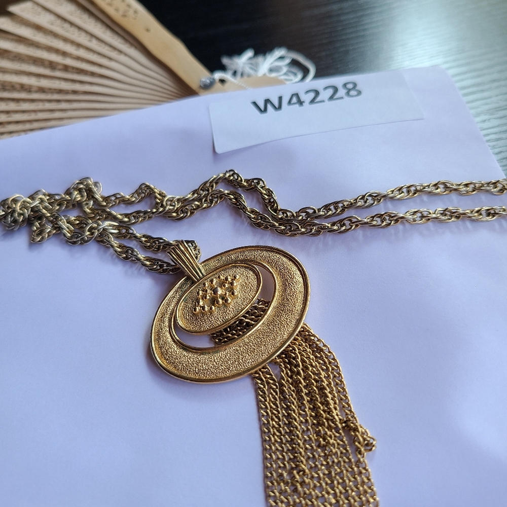 Elegant Avon Gold Pendant Necklace